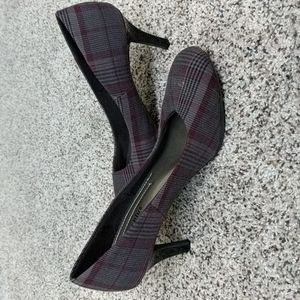 Women's gray and maroon fabric heels